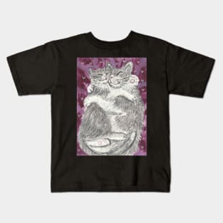 Gray cat snuggles Kids T-Shirt